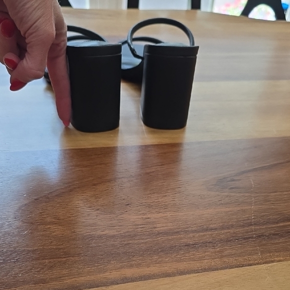 Steve Madden Black Heeled Sandals Sleek Modern Design - Picture 4 of 8